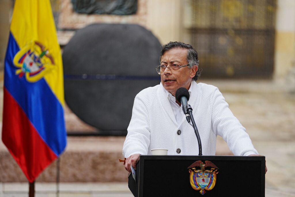 Senado autoriza a Gustavo Petro a salir del país durante un año